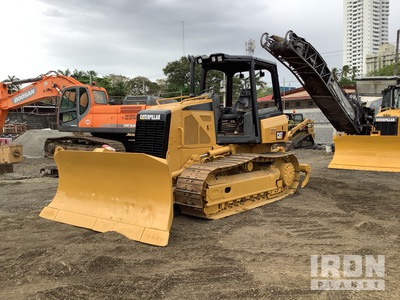 2011 Cat D5K XL Tractor sobre Orugas / جرافة مجنزرة