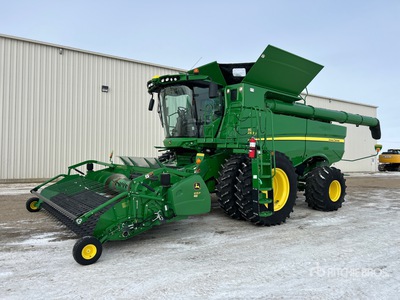 2017 John Deere S680 Combine Harvester