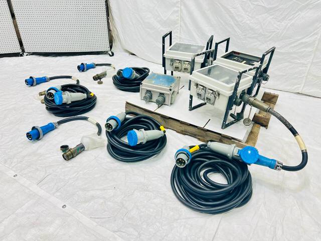 Quantity of (4) Drash Power Distribution Spider Boxes w/ Cords & Adapters (Unused)