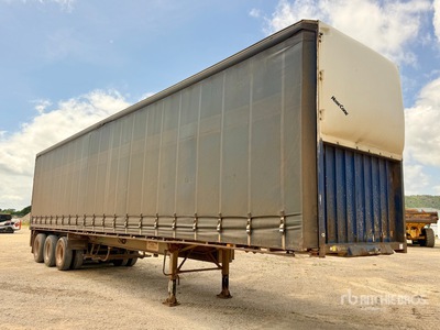 2007 Haulmark 12.3 m Tri/A Tautliner Trailer
