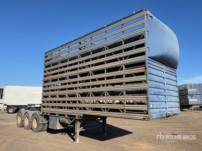 2002 Byrne 6.4 m Tri/A B-Double Lead Livestock Trailer