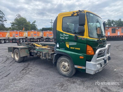 2015 Hino FC7J 4x2 Hooklift Truck