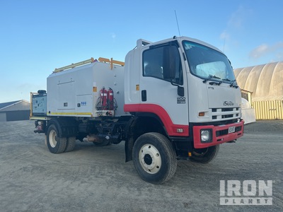 2013 Isuzu FTS800 4x4 Service Truck