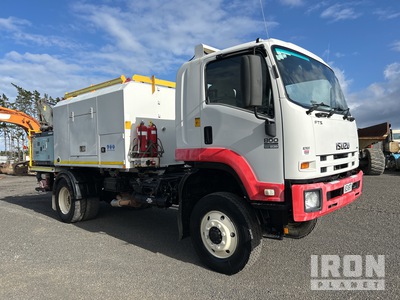 2013 Isuzu FTS800 4x4 شاحنة خدمة