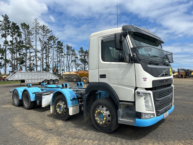 2015 Volvo FM500 8x4 Twin-Steer Cab & Chassis