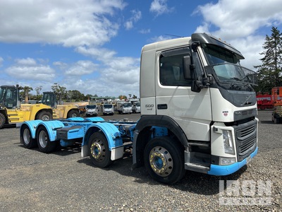 2015 Volvo FM500 8x4 Twin-Steer الكابينة والهيكل