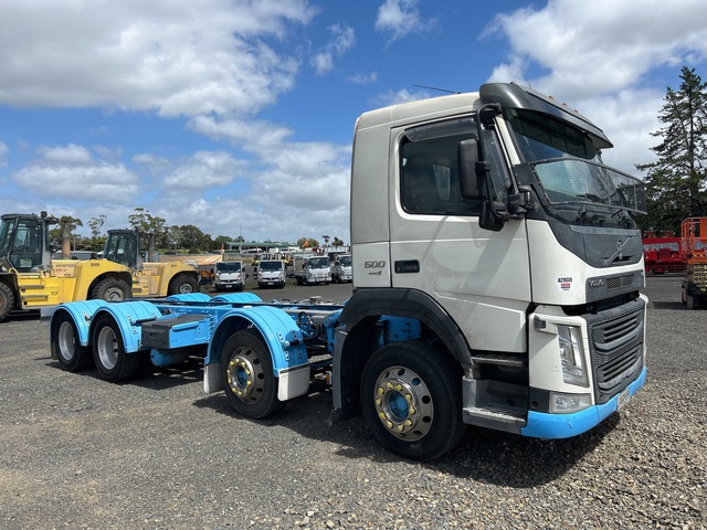 2015 Volvo FM13 8x4 Twin-Steer Cab & Chassis 2015 Volvo FM13 8x4 Twin-Steer Cab & Chassis