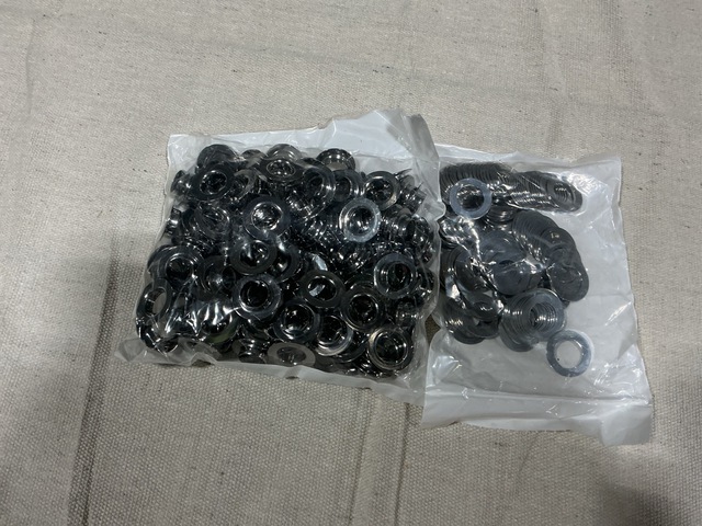 (11) Gross Dialogic MS22048C2 Metallic Grommets