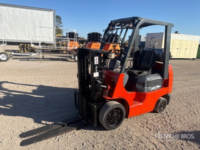 2000 Toyota 7FGCU25 4300 lb Cushion Tire Chariot Élévateur