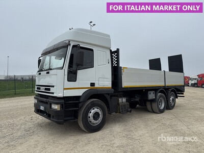 1993 Iveco MT180E30 6x2 Camion à Plateau