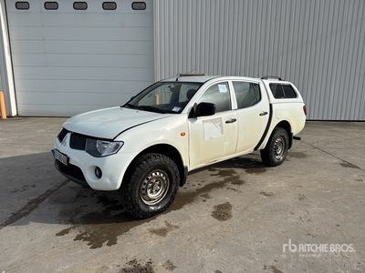 2009 Mitsubishi L200 4x4 Crew Cab Pickup بيك اب