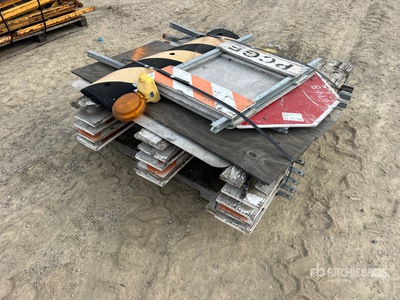 Quantity of Pallet of Construction Signs Road Signs