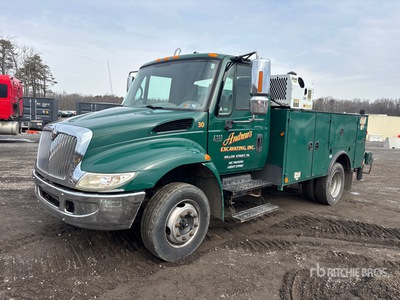 2007 International 4300 4x2 Camion de servicios