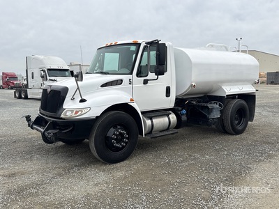 2016 International 4300 2000 gal 4x2 Water Truck