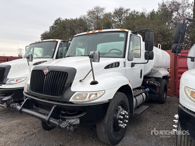 2016 International 4300 2000 gal 4x2 Water Truck