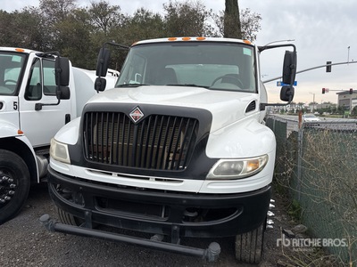 2015 International 4300 SBA 2000 gal 4x2 Water Truck