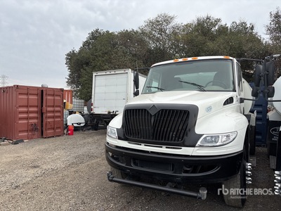 2015 International 4300 SBA 2000 gal 4x2 Water Truck
