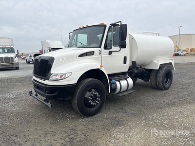 2015 International 4300 SBA 2000 gal 4x2 Water Truck