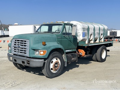 1998 Ford F800 1200 gal 4x2 شاحنة مياه