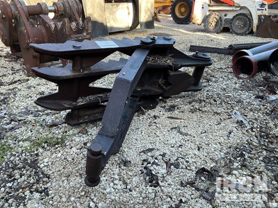 Cat 24 in Excavator Thumb