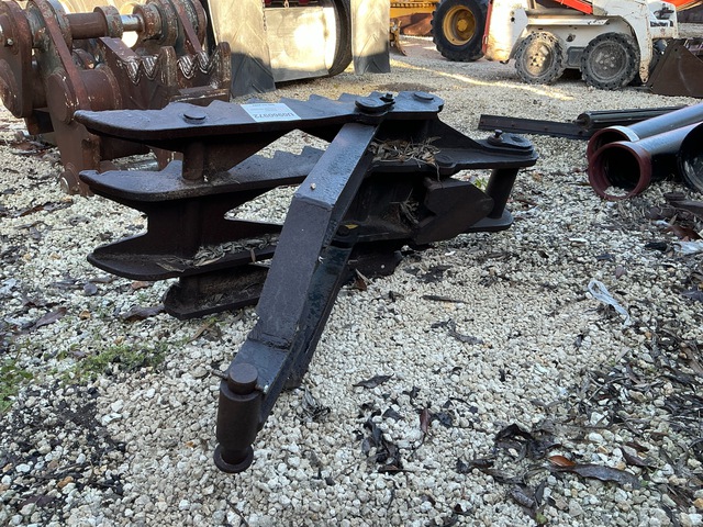 Cat 24 in Excavator Thumb