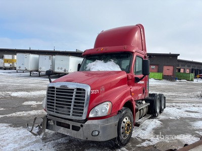 2012 Freightliner Cascadia 6x4 Ciągnik siodłowy T/A z kabiną dzienną (Inoperable)