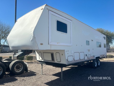 2005 MVP 32 ft T/A Toy Hauler Travel Trailer