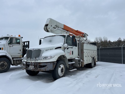 2010 International 4400 4x2 Bucket Truck