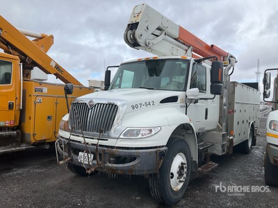 2017 Posi-Plus 400-46-A 40 ft on 2010 International 4400 4x2 Extended Cab Camion nacelle