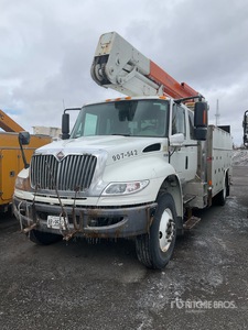 2017 Posi-Plus 400-46-A 40 ft on 2010 International 4400 4x2 Extended Cab Camion à godets