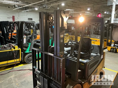 Cat 2EPC6000 5400 lb Electric Forklift