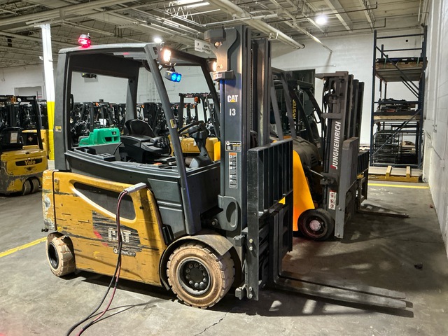 2022 Cat 2EPC6000 5400 lb Electric Forklift