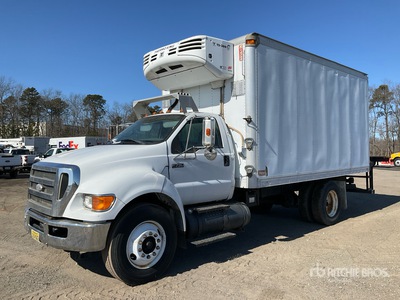 2008 Ford F-750 4x2 Van Truck