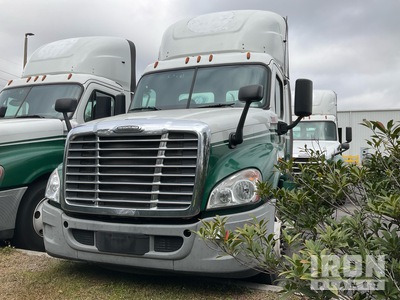 2015 Freightliner Cascadia 125 4x2 Cabeza Tractora Cabina Corta (Inoperable)