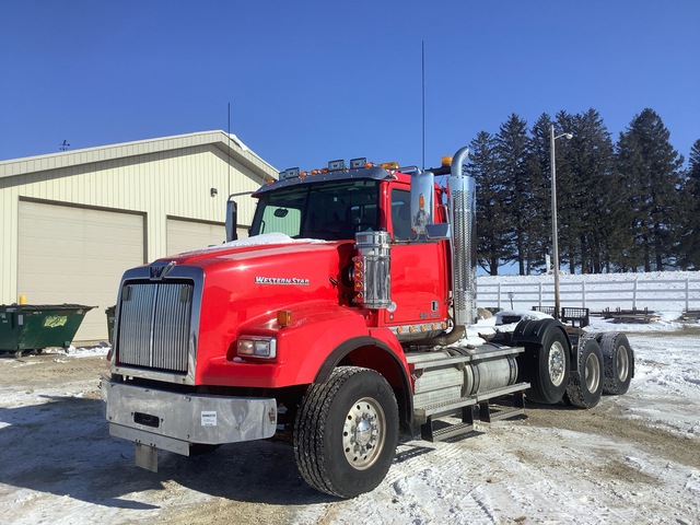 2015 Western Star 4900SB 8x4 Tri/A Day Cab Truck Tractor 2015 Western Star 4900SB 8x4 Tri/A Day Cab Truck Tractor