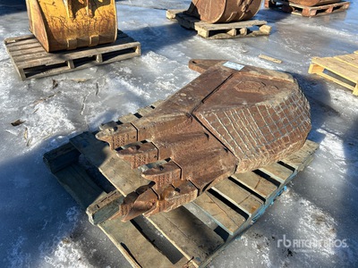 16 in Digging Backhoe Rear Bucket