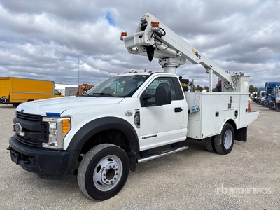 2017 Altec AT235 35 ft on 2017 Ford F-450 XL 4x2 Camion à godets