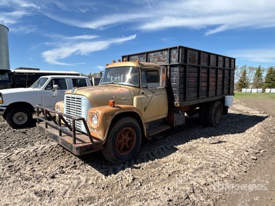 1969 International Loadstar 1600 4x2 穀物用トラック (Inoperable)