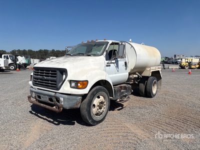 2000 Ford F-650 4x2 Water Truck