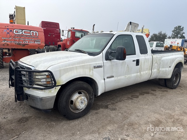 2006 Ford F-350 4x2 Extended Cab Pickup (Inoperable)