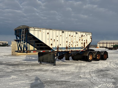 2010 Lode King 28 ft Tri/A Super B-Train Lead Grain Trailer