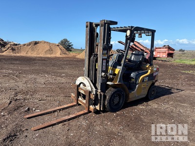 2016 Cat GP25N 3650 lb Pneumatic Tire Carrelli Elevatori