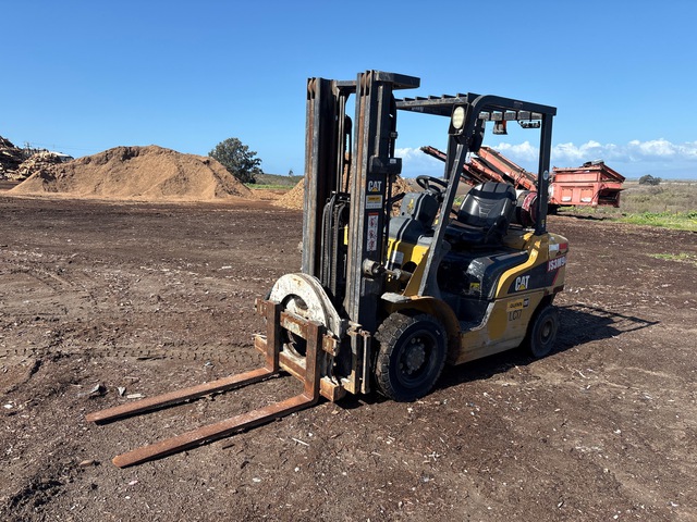 2016 Cat GP25N 3650 lb Pneumatic Tire Forklift