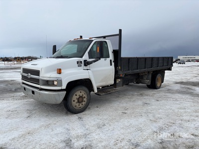 2003 Chevrolet C5500 4x2 Flatbed Truck