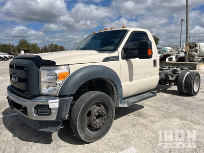 2015 Ford F-550 XL 4x2 الكابينة والهيكل