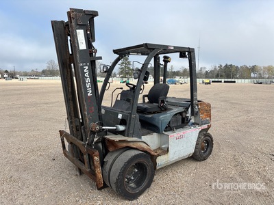2012 Nissan MW1F4A35V 8000 lb Pneumatic Tire Forklift