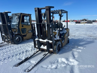 2012 Cat 2P 5000 3950 lb Cushion Tire Forklift