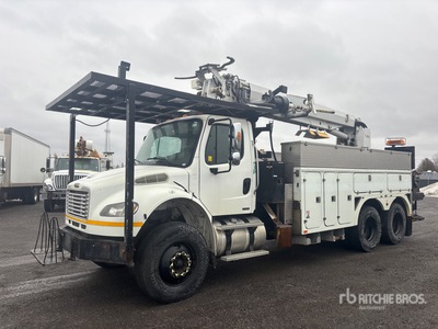 2010 Altec D2050A B C on 2010 Freightliner M2 106 6x4 Camion pelle