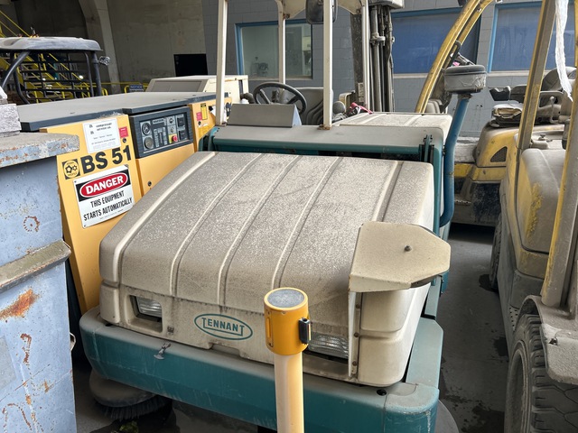2004 Tennant 6650XP Floor Sweeper (Inoperable)