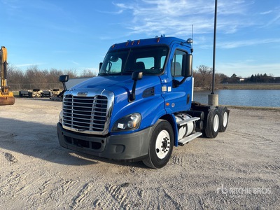 2016 Freightliner Cascadia 113 6x4 T/A Day Cab Truck Tractor
